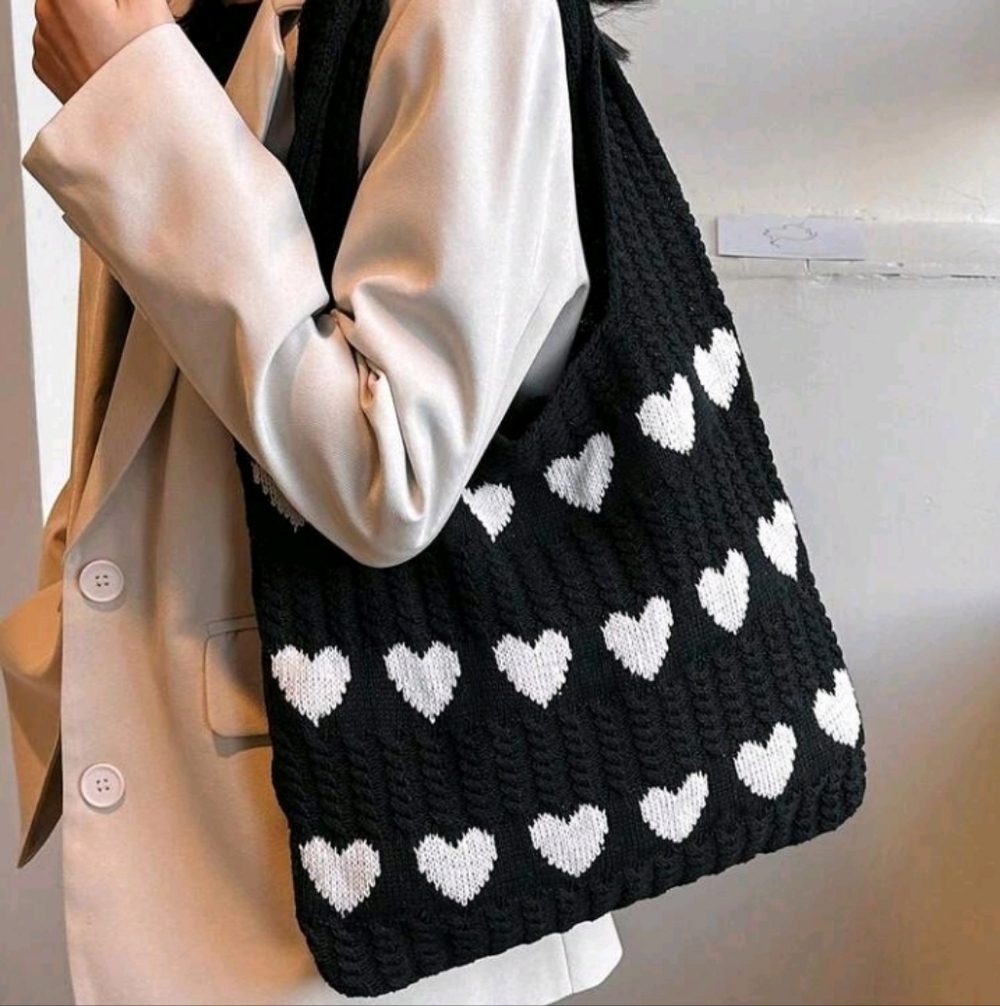 Black and White Heart Pattern Knit Shoulder Bag
